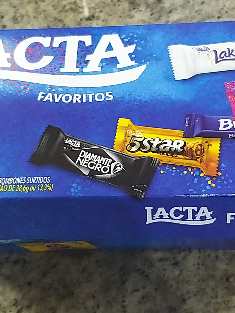 dcocate's tweet photo. Gostaria de parabenizar @Lacta @MDLZ @MDLZ_BR pela minha 3° compra consecutiva, e não vem o #DiamanteNegro 🥳🎂🤦‍♂️👎
Sugestão: Poderiam retirar todas as informações do #DiamanteNegro já que não vem mesmo, assim reduziram os custos com a confecção das embalagens😤😡 https://t.co/uVYoFHDe0v