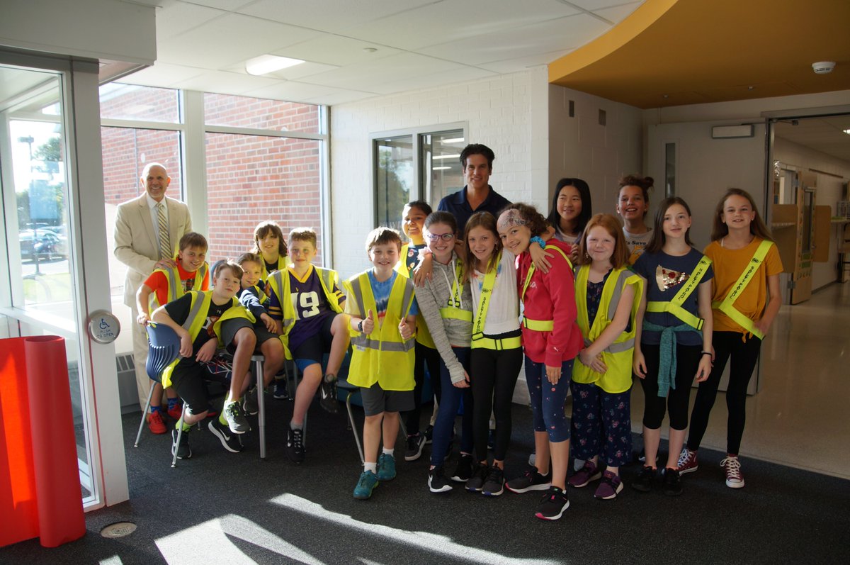 Ridgeview fifth grade patrols ready to serve out students.