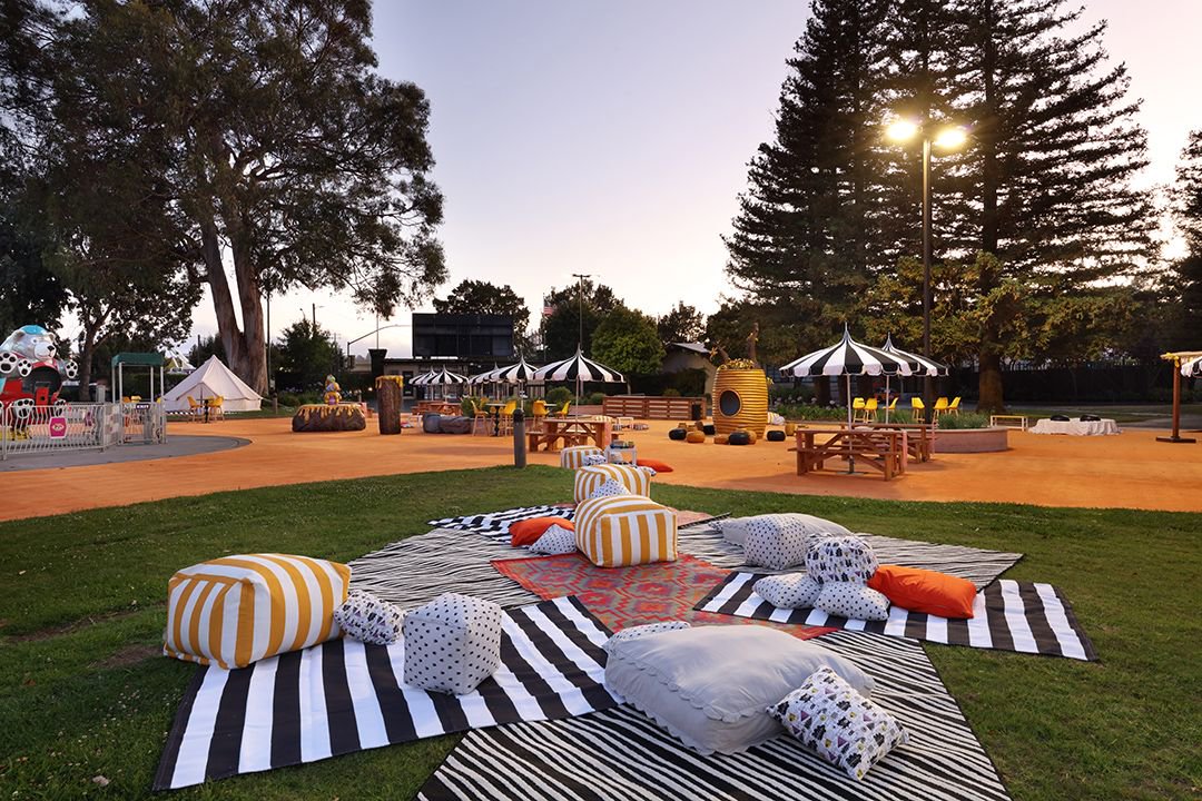 1540production's tweet image. Comfy seating, games, toys and lots of natural 🌲🌳 elements at a large scale corporate event we recently created in Silicon Valley. Every event section had a unique vibe to enjoy. #SiliconValleyEvents #CorporateEvents #1540Productions #LargeScaleEvents 📷 Line 8 Photography