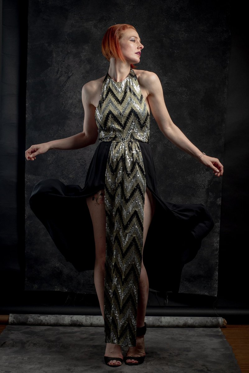 amorojorocio's tweet image. Vestido Lunar 
Abertura en piernas, escote en espalda.
Talla 7 ♡Amor Rojo♡
Moelo: @marie.m.n
Fotógrafo:
@luisjuverafoto 👌📷
Maquillaje:
@rutboeta
#uniqueoutfit #uniquedress #galadress #sexydress #mexicofashiondesign #mexicanbrand #fashionmexico #fashionstyle 
#amorrojo