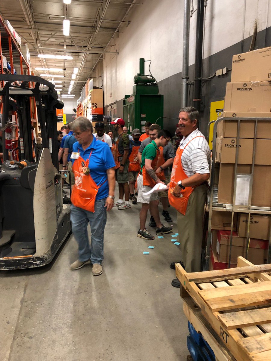 dld780's tweet photo. Closing safety meeting focus on lift truck safety #HD728 #worksafe @HouseholderTom @DustonAllisonHD @jaybisping @shancock83 https://t.co/Tui8zVnmio