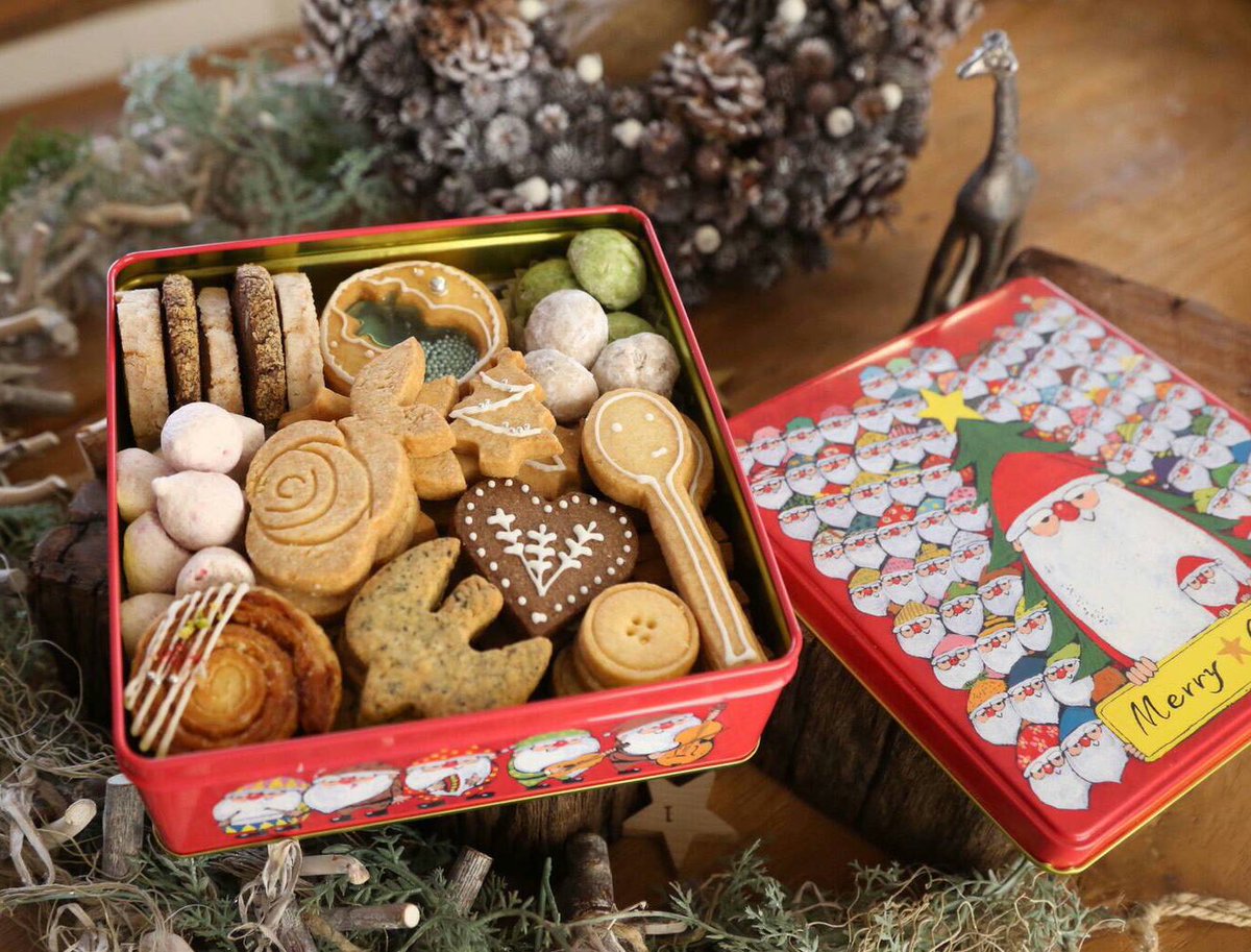 ウチコ ハッピーシュガー新潟県村上市のお菓子屋さん 覚えていますでしょうか2年前 のクリスマスにはこの限定クッキーボックス を販売しました そして今年はこの可愛い缶で完全オリジナルで新商品クッキーを詰め込んだクッキーボックスを販売します 販売