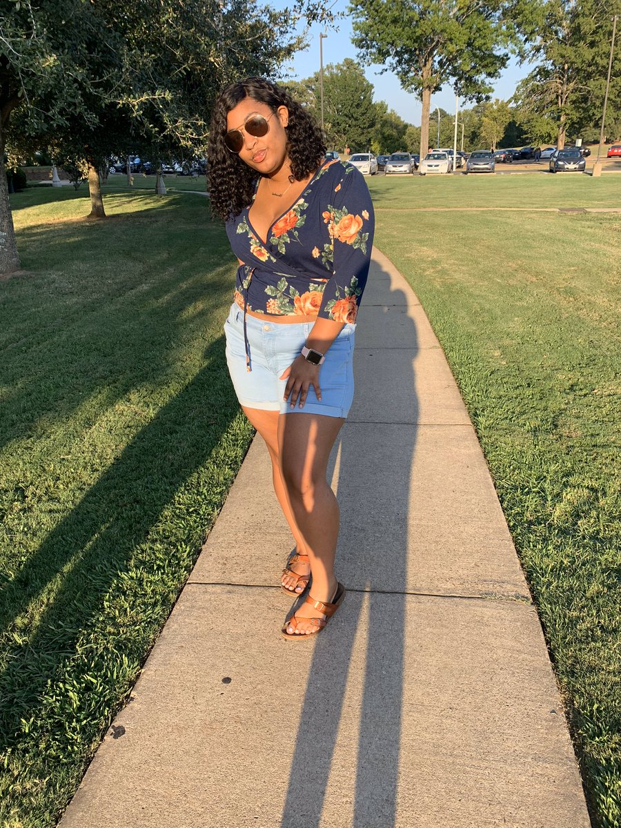 tharealcheridan's tweet photo. maybe we should be on chill tonight🥰 #yardshow https://t.co/g2TUcD1sak
