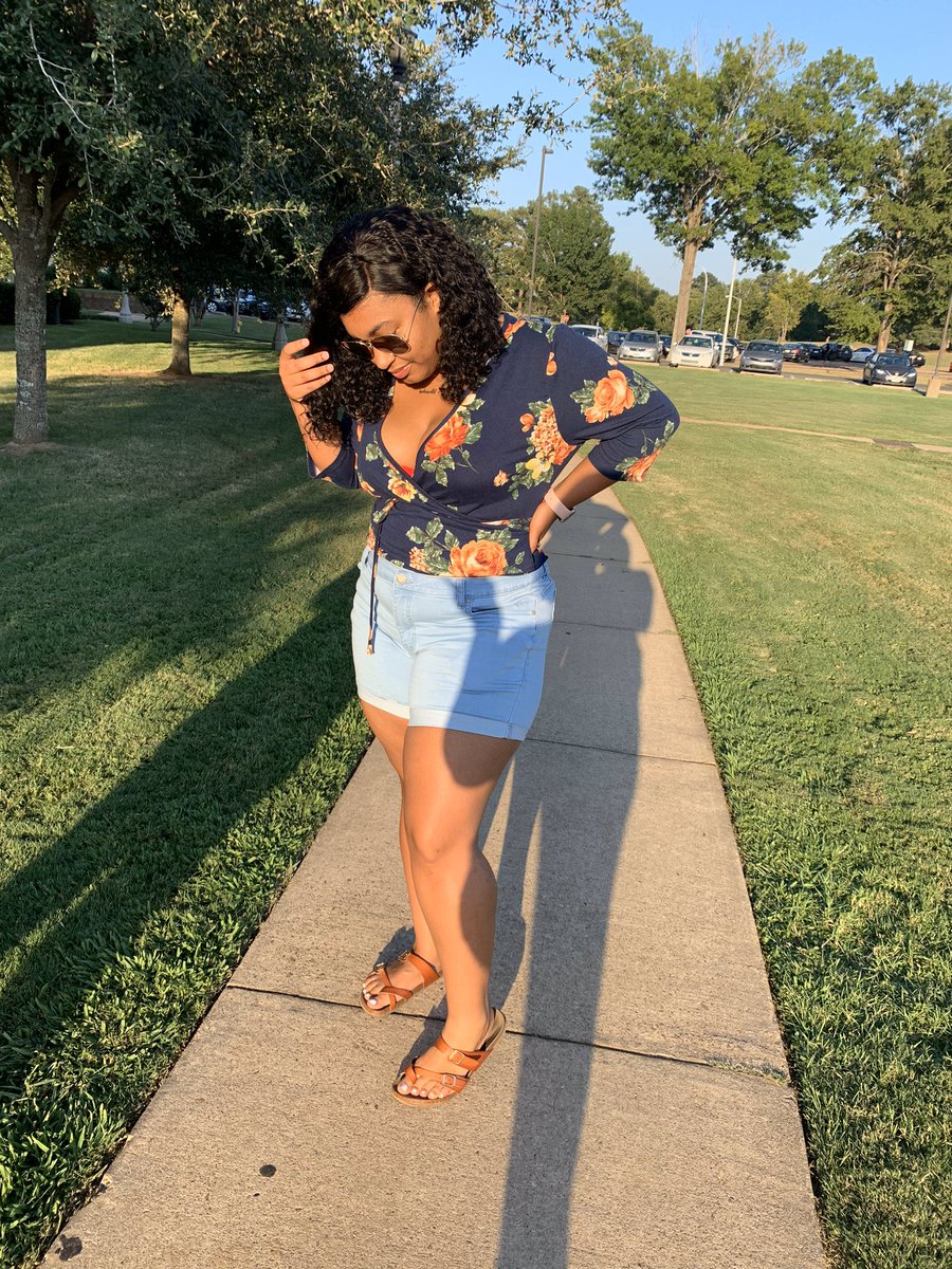 tharealcheridan's tweet photo. maybe we should be on chill tonight🥰 #yardshow https://t.co/g2TUcD1sak