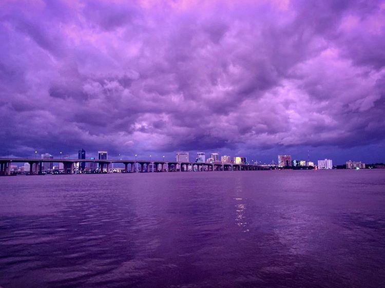 purple sky in Jacksonville, FL after hurricane EDqu_0DXsAEuonq
