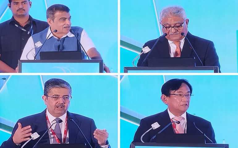 AutoTechReview1's tweet photo. Government keen to help auto industry wriggle out of slowdown says @nitin_gadkari Min. @MORTHIndia
Read the full story https://t.co/65JPu0Sx6h
#SIAM2019 #News #Breaking #MoRTH https://t.co/f8vcCM63e1