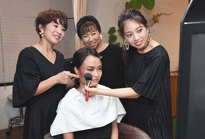ヘアメーキャップアーティスト