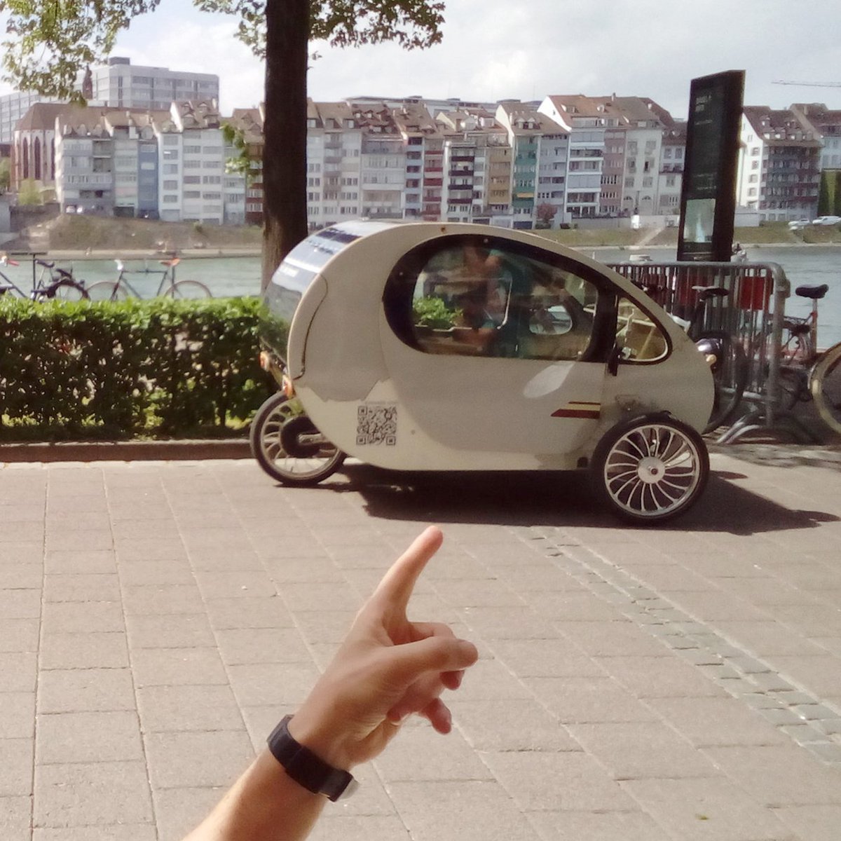 #mö is practical, agile and versatile, it’s an innovative and ultra-efficient urban vehicle. It combines the advantages of a car such as safety, weather protection and comfort, with the low energy consumption and space utilisation of a light electric vehicle.