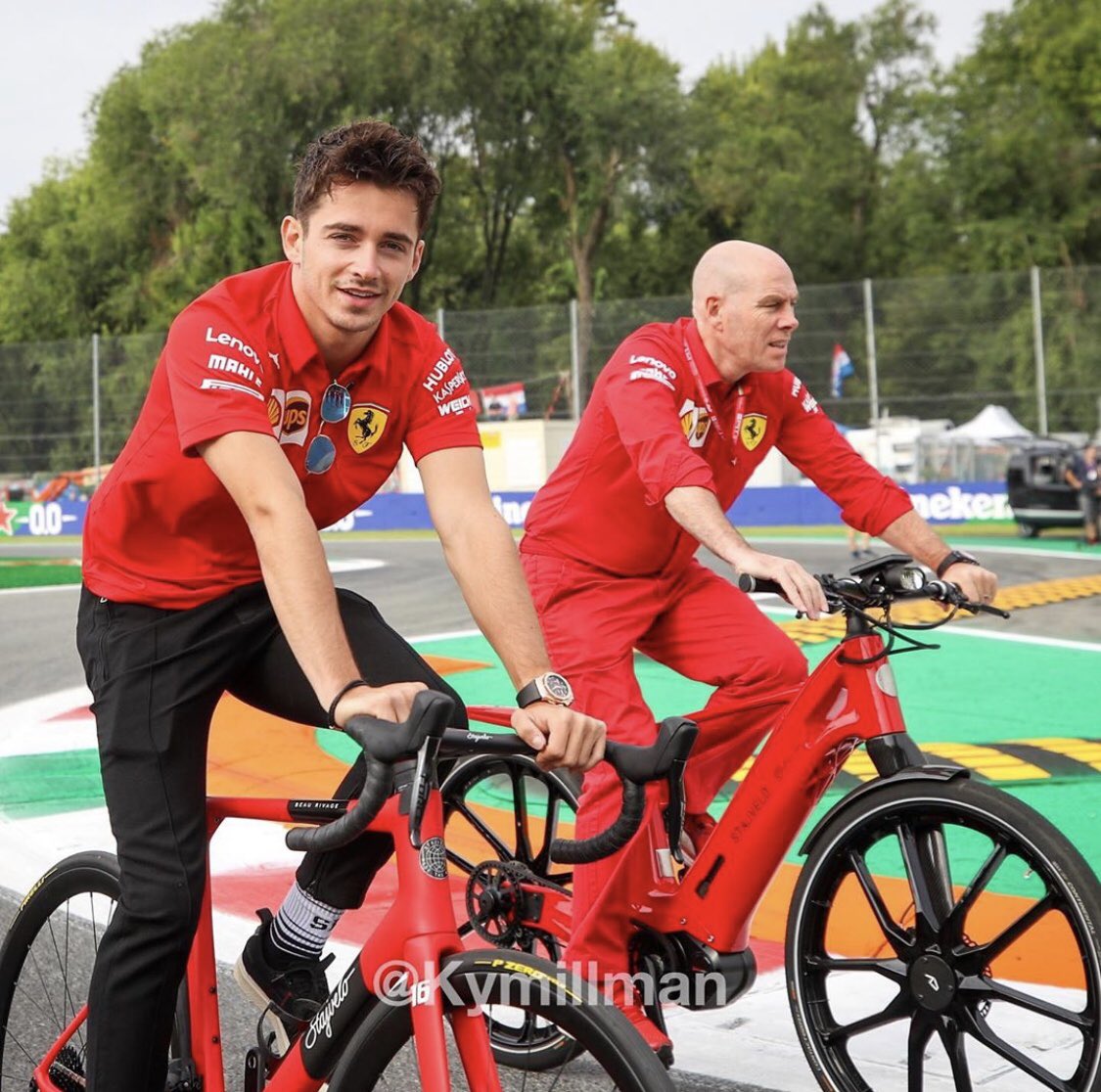 EDr589JX4AAmB8O?format=jpg&name=medium