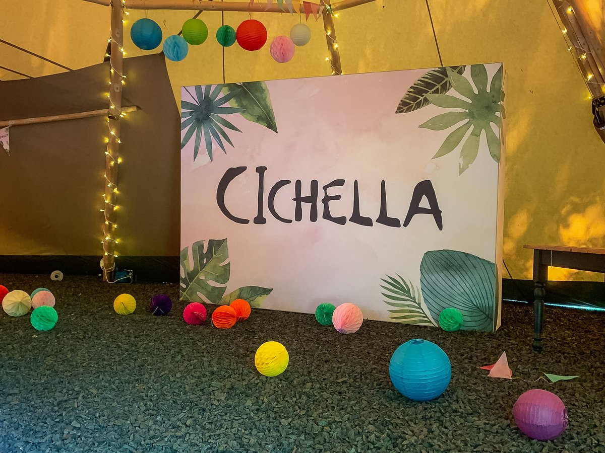 MakeDesignPrint's tweet photo. A summer party like no other 🥳 Making use of our our modular displays with signage and printed bunting. #events #exhibitions #displays #design #print #caffeineandmachine https://t.co/0ZIJT3WPQz