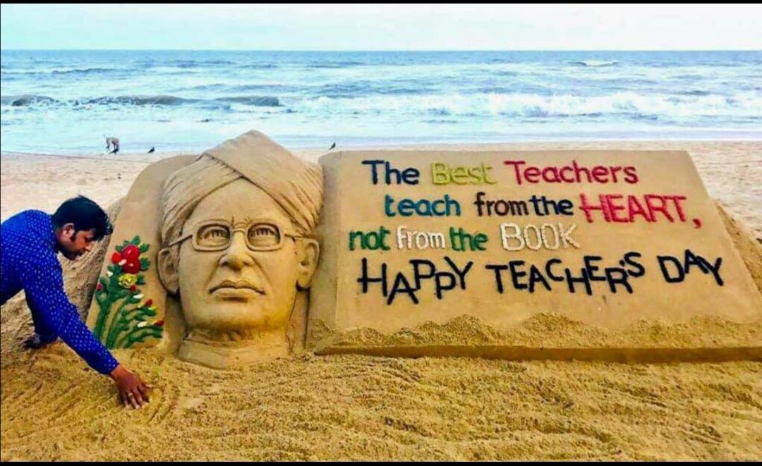 DevendraTripati's tweet photo. On occasion of #Teacher's_Day, my humble tributes to Late #Shri._Sarvepalli_Radhakrishnan on his birth anniversary today. His life inspired generations to become teachers and respect teachers. ..🙏 https://t.co/nAht285yuT