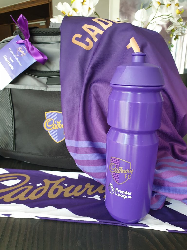 Lloydi_Boy's tweet photo. *COMPETITION ALERT*

RT to WIN 1 of 10 Cadbury FC Hampers 🙌🏻 Last Chance! 

Follow @Lloydi_Boy &amp; @Cadbury_SA then RETWEET to Enter... 😁 #CadburyTasteTheAction 

T&amp;C’s apply
Winner announced tonight!!

Read more here: https://t.co/DOrAddOH4g https://t.co/UUYZ4edlCy