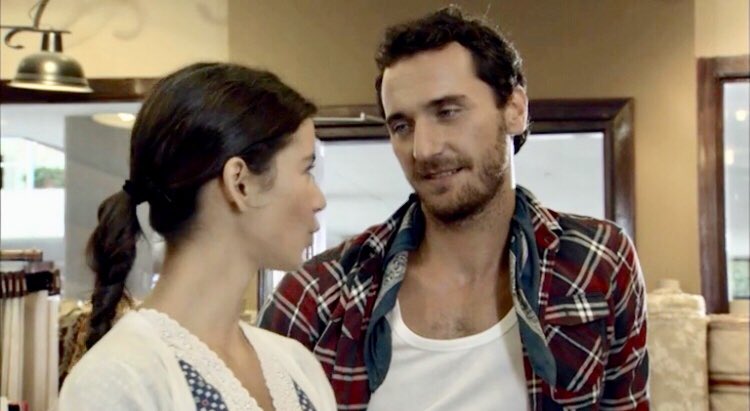 FiratCFansChile's tweet photo. #MustafaNalçalı  😍☝️  #FiratÇelik #Fatmagül #BerenSaat   @Mega @turcasmega ☝️😍 #LaAmenazaDeMukkades https://t.co/hiUgAMrOzS