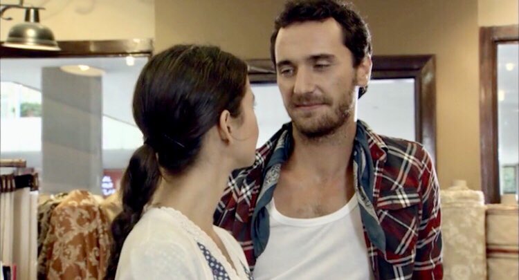 FiratCFansChile's tweet photo. #MustafaNalçalı  😍☝️  #FiratÇelik #Fatmagül #BerenSaat   @Mega @turcasmega ☝️😍 #LaAmenazaDeMukkades https://t.co/hiUgAMrOzS