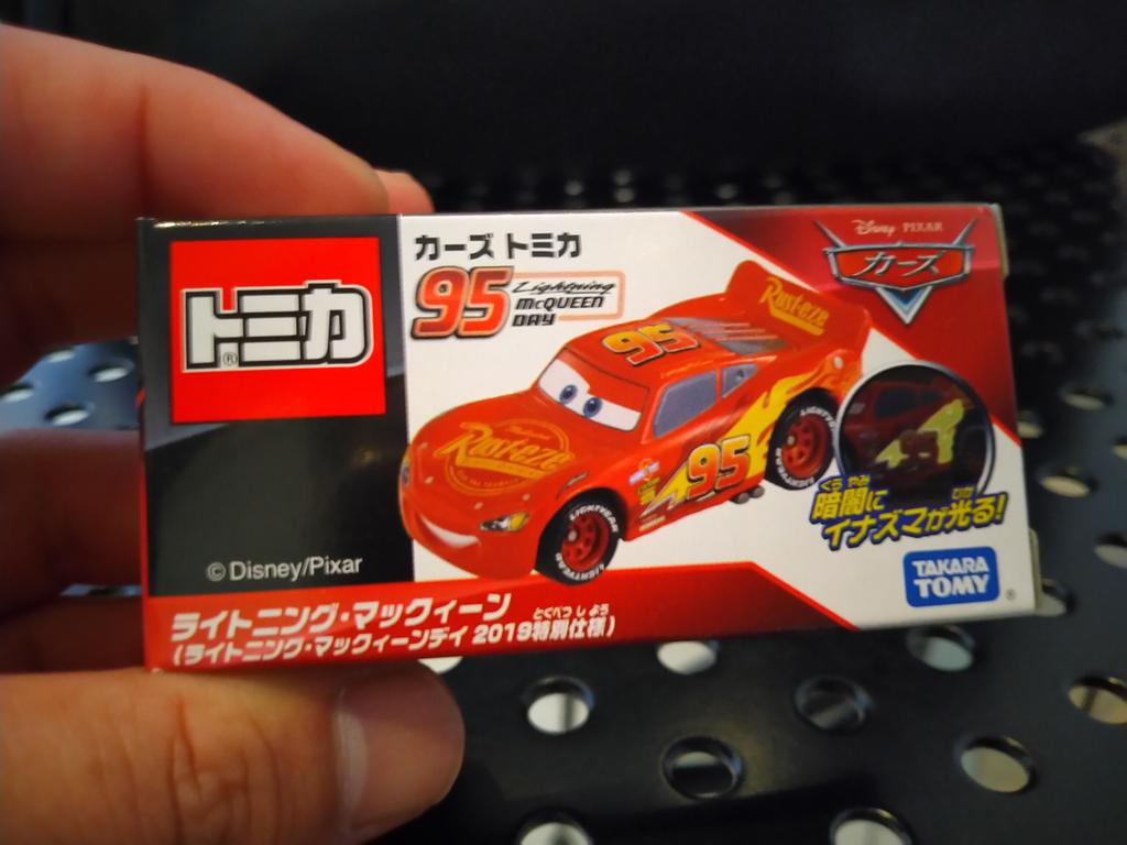おもちゃくんtv カーズトミカ ライトニング マックィーン ライトニング マックィーンデイ 19特別仕様 マックイーンのシンボルマークでもあるイナズマが暗闇に光って浮かび上がる特別仕様 カーズトミカ カーズ トミカ マックイーンデー おもちゃくんtv カーズトミカ ライトニング マックィーン ライトニング マックィーンデイ 19特別仕様 マックイーンのシンボルマークでもあるイナズマが暗闇に光って浮かび上がる特別仕様 カーズトミカ カーズ トミカ マックイーンデー