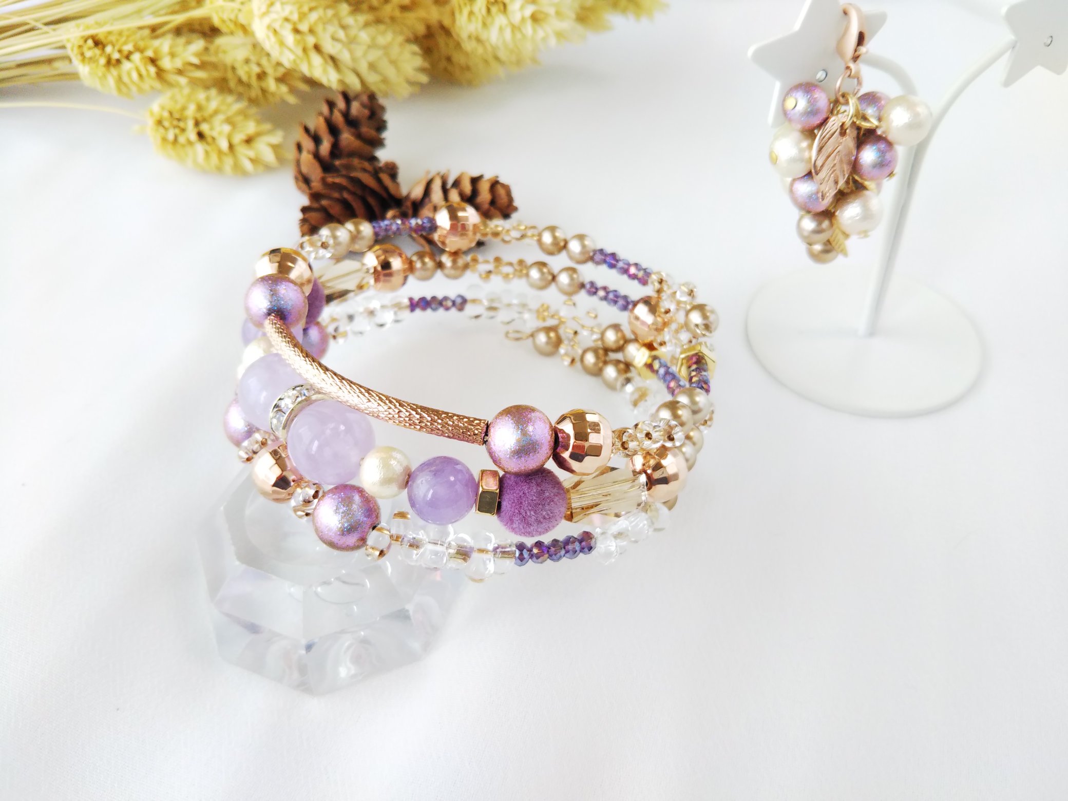 Graceyujewelry 天然石コイルブレスレット時々応援rtします Minne Creema さんに出品致しました 葡萄コイルブレスレット 今年流行りのパープル ラベンダーアメジスト フロック シャイニーパール を入れて 優しい雰囲気にデザインしました