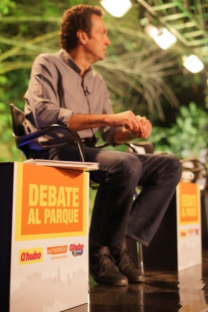 Ivan_MauricioP's tweet photo. Esta noche, en el #DebateAlParque, tuvimos una nueva oportunidad para hablar sobre nuestra visión de sociedad.
Nosotros no hacemos promesas irresponsables a cambio de votos, respetamos a nuestros electores y les hablamos con la verdad.
#IvánMauricioGobernador https://t.co/vArUh6Ei97
