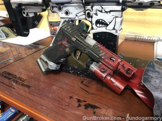 結利 晴信 実銃でもこういうゲーム的カスタムしちゃう人がいるんだねえ W ｗ 元ネタがあるのかわからんけど Sf系fpsのハンドガンっぽい雰囲気バッチリ Hot Gat Or Fudd Crap Fett S Blaster Or Fanboy Disaster T Co Dawknvd3g4