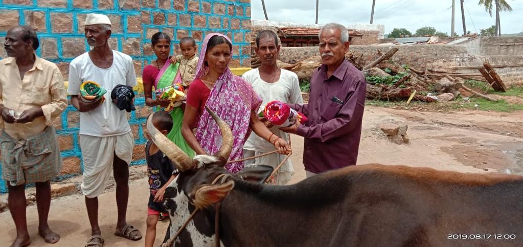 EkaSoftware's tweet photo. As Karnataka and different parts of India witnessed huge floods impacting the lives and livelihoods of many people, we at #EkaSoftware decided to help by distributing essential items like cloths, sleeping mats and blankets https://t.co/WOThOxjXPN