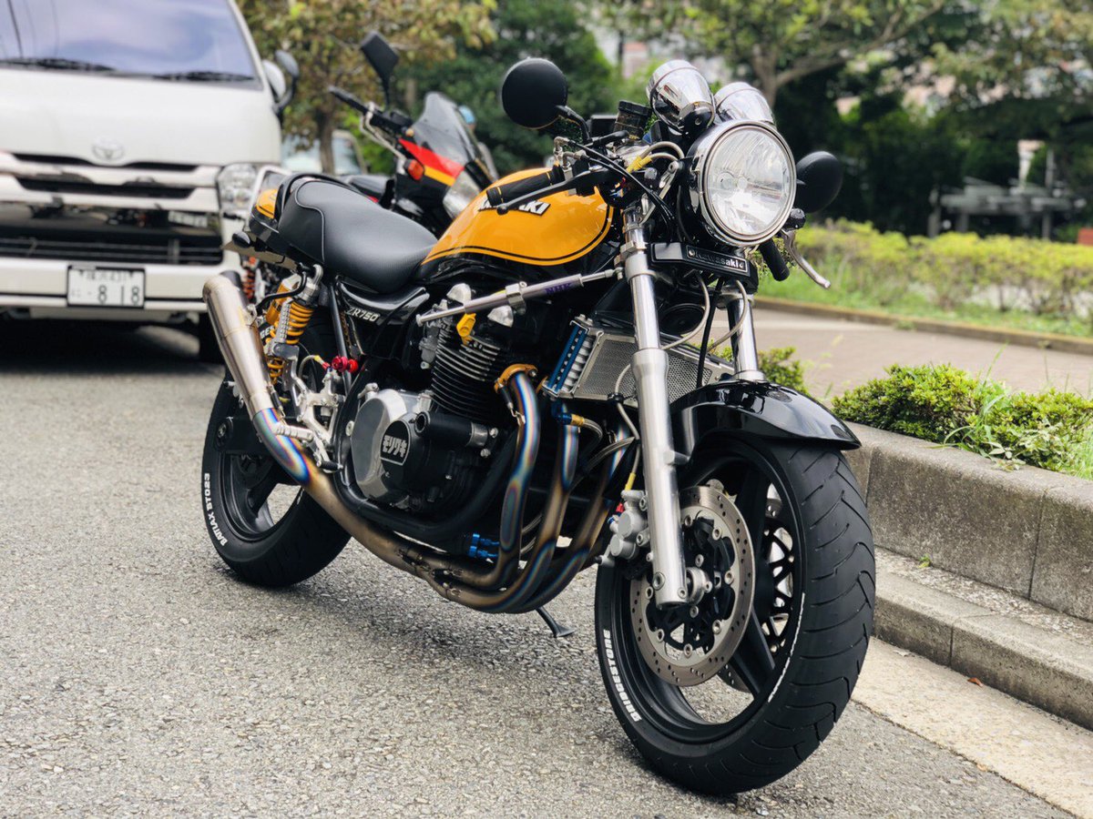 優作 セパハンとラジポンと短いゼッツーミラー付けました めちゃくちゃかっこいい ゼファー750 優作 セパハンとラジポンと短いゼッツーミラー付けました めちゃくちゃかっこいい ゼファー750