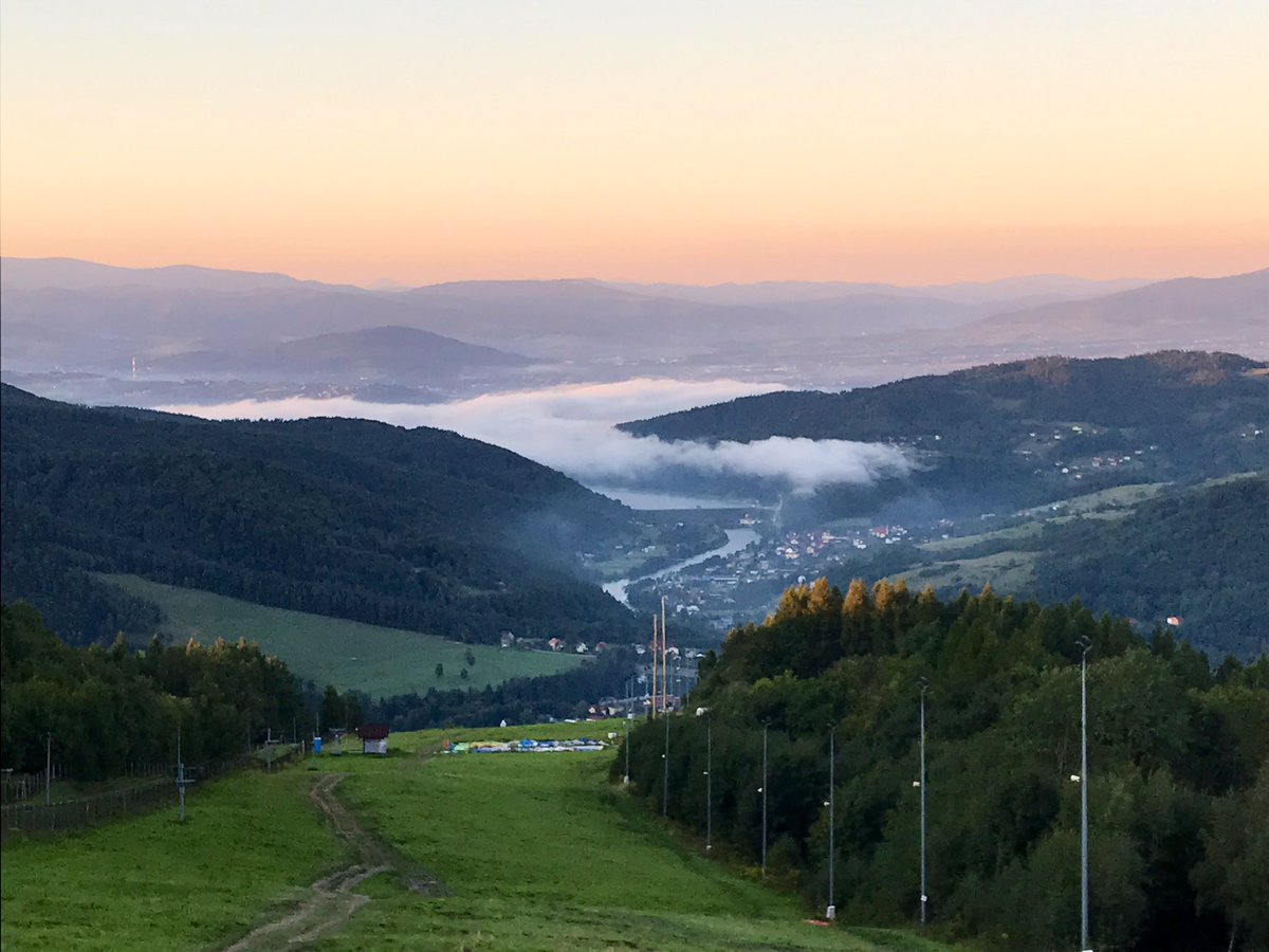 Dawn #GoraZar #fog above the #lake #Beskidy #Poland @FloridianCreat1 @EarthandClouds @TLeoni311 @HarmonyMindBody @PhotoTimeGeo @ThePhotoHour @StormHour @PhotoTimeGeo @MeteoprognozaPL @PicPublic