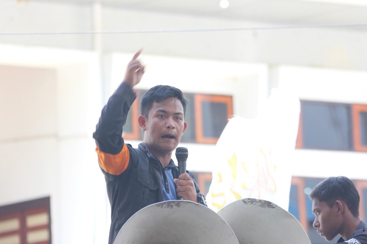 Muhamma69974342's tweet photo. Perkenalkan...Petinggi IAIN Kendari yang memecat mahasiswa karena mendakwahkan Islam. #RektorIAINKendariRepresif #StopKriminalisasiMahasiswa #KamiBersamaHikmaSanggala #DD9D https://t.co/tLO1dYwqJZ