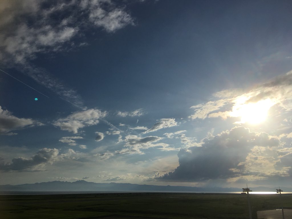 sacritabust's tweet image. 見事な夕陽なのでもう一枚！
#beatmap #佐賀空港 #景色 #見晴らし