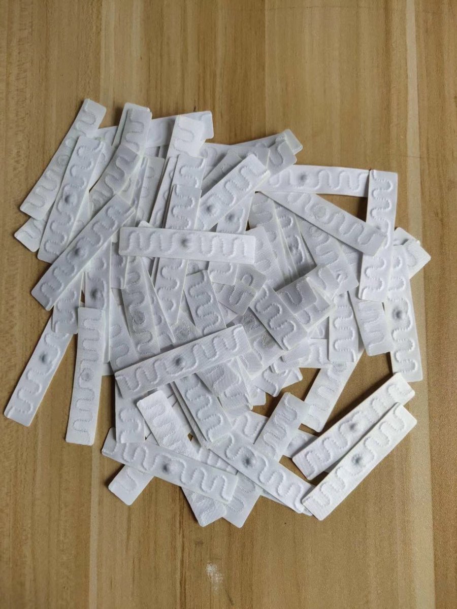 #RFID TAG #clothing tag
Cloth grass washing RFID chip.
Resistance to bending;Can be repeatedly rubbed
Long distance reading to 4M
Resistance to wash,dry wash,Acid and alkali resistant washing
Recyclable to 200 times
