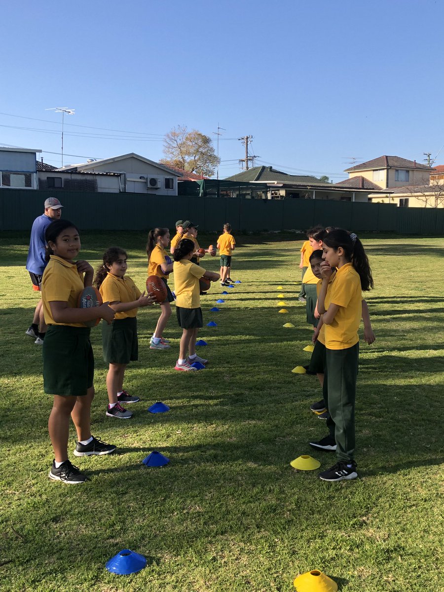 @FairWestPS Ss participating in @GWSGIANTS AFL Aus Kick Clinics on our back oval. Every Thursday 3:15-4:15. It’s not too late to be a part of the fun. @Genelle029 @HorsleyZonePSSA @LilyThai9