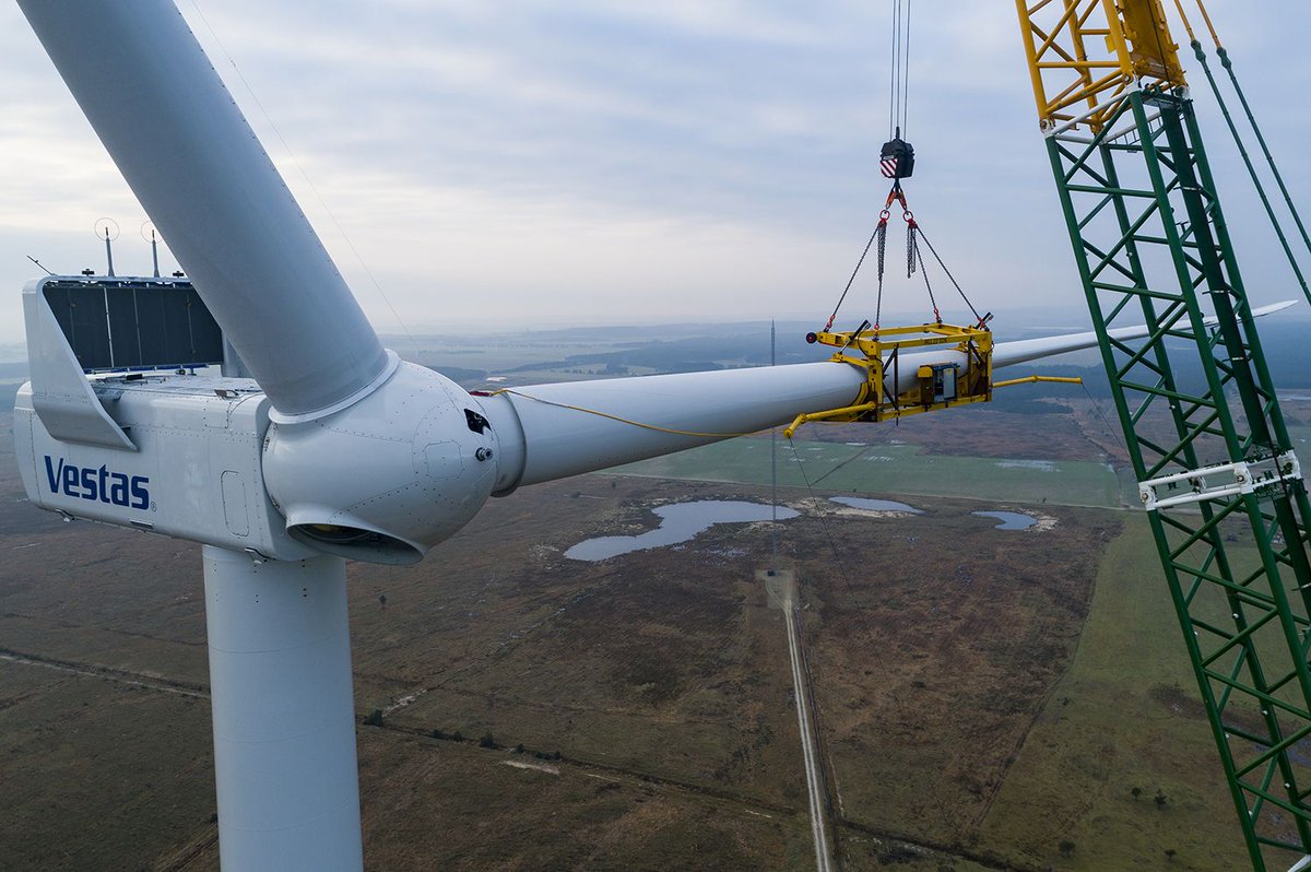 windpower_m's tweet photo. The top ten OEMs for Q2 global order intake was @Vestas, #Mingyang, @SiemensGamesa, #Goldwind, @GErenewables, #Sewind, #Windey, #Nordex, #DEC and #CSIC HZ. https://t.co/6PcGnCNvoN https://t.co/XrAU59gMsw