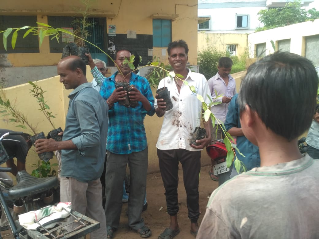 DCFAnandSF's tweet photo. #VannMahotsav2019

તરુ રથ યાત્રા, ગામ પડગોલ, પેટલાદ રેન્જ
તા. ૦૩/૦૯/૨૦૧૯

સામાજિક વનીકરણ વિભાગ, આણંદ

@HoffPccf,
@CCF_Ahmedabad,
@drrajivguptaias,
@CMOGuj https://t.co/CCZDh8mMCD