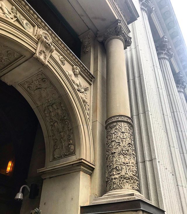 farnia22's tweet photo. Unbelievable. #thechroniclesoffarnia #thingssoamazeme #makemagic #becurious #explore #look #oldmontreal #architecture #architecturaldetail #buildings #classical #carvings #stonework #beautiful #timeless https://t.co/RoUylGCgYo https://t.co/YUu7Qr93Ai