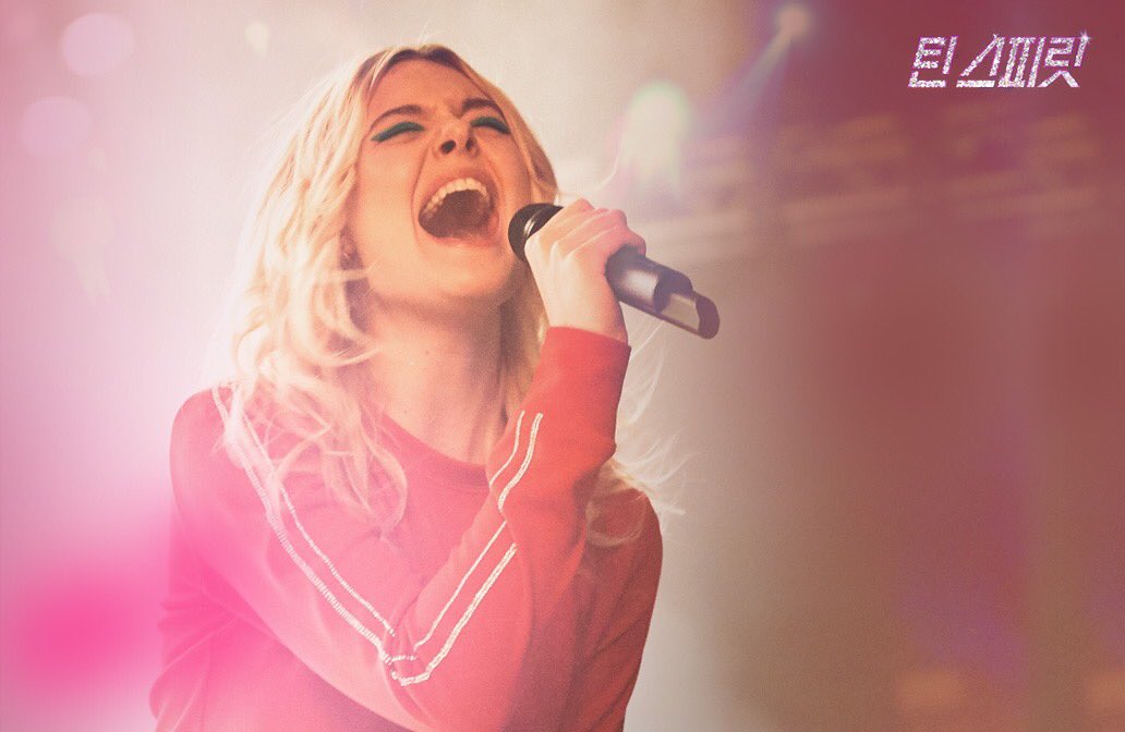 "이것은 영화인가 화보인가..🤭" 예쁨X멋짐X스타일리시💃 모두 장착한 '엘르 패닝'의 <틴 스피릿> 뽐뿌 오는 포토티켓 대방출♥ #엘르패닝 #색감대박...