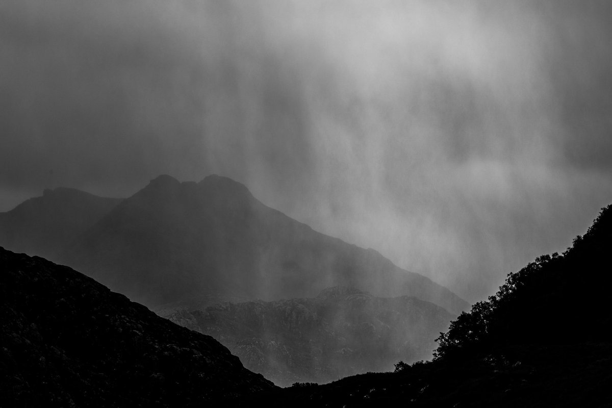 balgowan747's tweet photo. It was wet last week on the Gruinard so this is a rare view of the Deargs through the rain #throughtheclouds #stillraining #risingriver @VisitScotland https://t.co/eXbDliiFdV