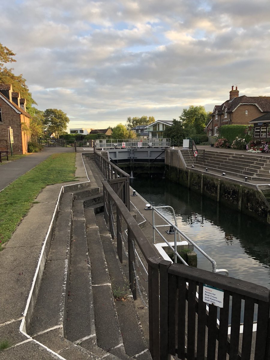 coynes's tweet photo. A beautiful little jog at sunup along the Thames path this morning before the @aeonews #aeoconf gets underway Love a bit of exploration in the am! #runpals #eventprofs https://t.co/gn3K2cN61X