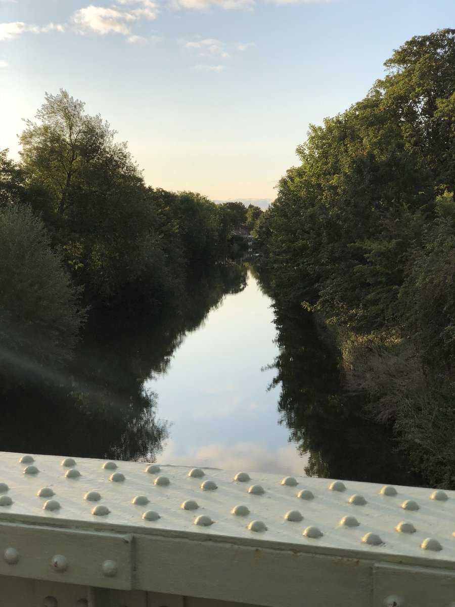 coynes's tweet photo. A beautiful little jog at sunup along the Thames path this morning before the @aeonews #aeoconf gets underway Love a bit of exploration in the am! #runpals #eventprofs https://t.co/gn3K2cN61X