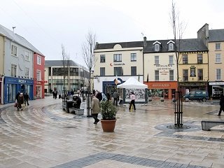 NuachtBnG's tweet photo. Tá sí mar aidhm ag an bpróiseas pleanála teanga do bhaile Thrá Lí an bearna idir muintir na Gaeltachta agus muintir an bhaile a chúngú &amp; ról na Gaelainne i saol an bhaile a mhéadú.
Aoife Ní Chonchúir, ó #KETB a deir an méid sin in agallamh ar @Adhmhaidin inniu. Breis tar éis a8. https://t.co/uAd1XuNMbb