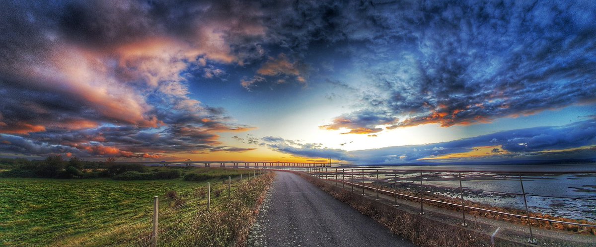 Bigjohnatyeo's tweet photo. Grabbed this photo while out walking from New Passage to Severn Beach, last evening. https://t.co/2wpsvySP0U