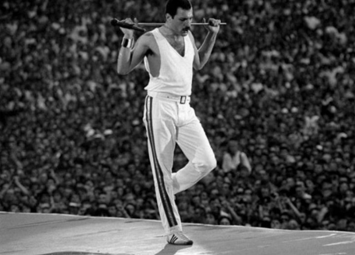MelodyMercury31's tweet photo. Hoy cumpliría 73 años el mayor ser humano que ha existido jamás.  
El hombre que me inspira cada día de mi vida. Gracias, por enseñarme a ser libre y a luchar por lo que quiero sin importarme que opinen.
Qué grande sería el mundo si siguieras aquí.. 👑 
#FreddieMercury https://t.co/QBpZsSRqOI