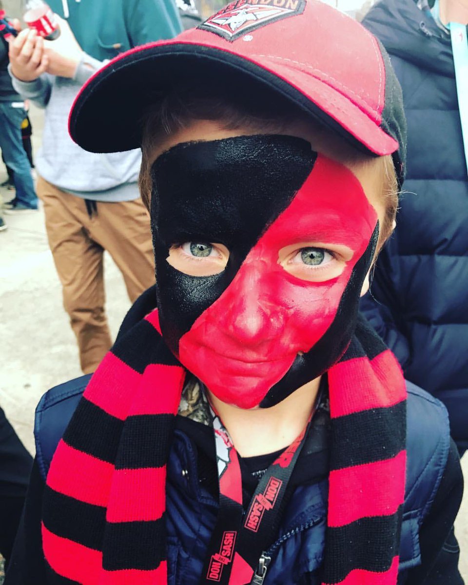 kelloveslife's tweet photo. @essendonfc #coachcouch but you’ll hear us 🗣🛋🖤❤️ #donthebelief #backyourselves #weareessendon https://t.co/A99qwpoSVa