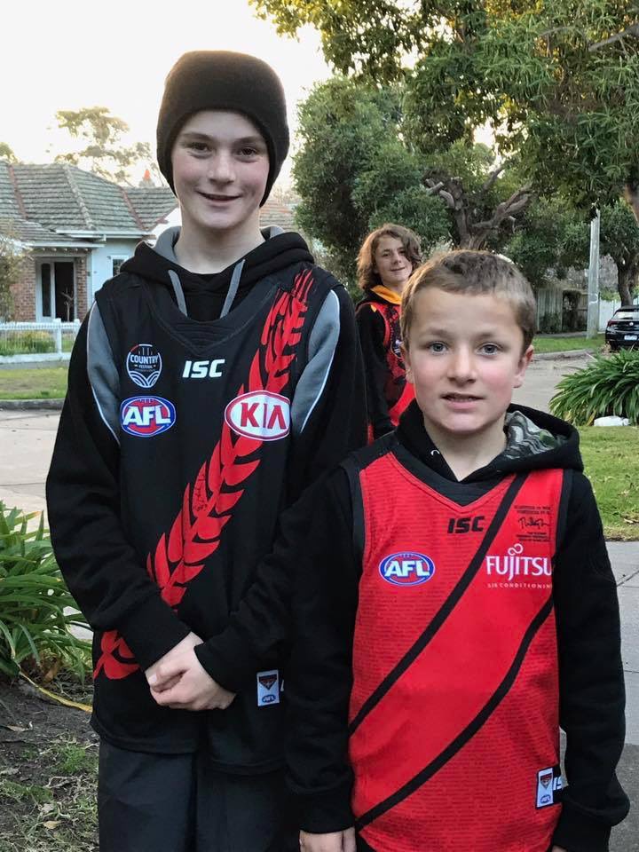 kelloveslife's tweet photo. @essendonfc #coachcouch but you’ll hear us 🗣🛋🖤❤️ #donthebelief #backyourselves #weareessendon https://t.co/A99qwpoSVa