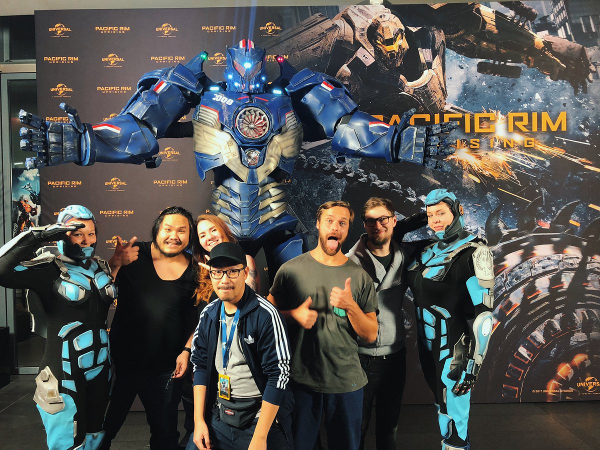 Huuuui wie die Zeit vergeht! Dieses Bild entstand auf der <a href="/So_Mo_Night/">Social Movie Night</a> Social Movie Night zu Pacific Rim - Uprising von und mit <a href="/DVDKritik/">Robert Hofmann</a> Robert Hofmann !
#socialmovienight #tbt #nevernotworking #cubird