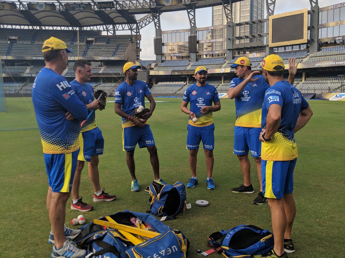 ChennaiIPL's tweet photo. But for the league of extraordinary ladies and gentlemen in our lives, we'd remain so poor without the wealth of knowledge they come with. Call/text/send a postcard, make them smile by letting them know that for once you're outstanding and not standing out. #HappyTeachersDay 🦁💛 https://t.co/p3ZVp5HrKl