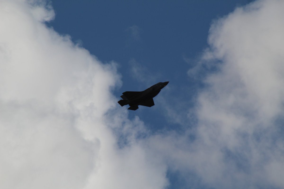 huyspotter's tweet photo. Finally got to see two F-35 lightning's yesterday. Not the best photos as I started driving when I noticed them 🙈. At RAF coningsby.
#AvGeek #aviation #planemad #Planes https://t.co/RJLYpXExG2