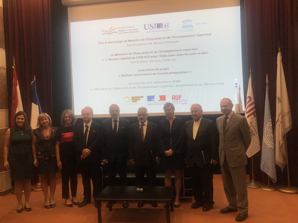 Pr Salim Daccache #RecteurUSJ et Dr Hamad el Hamami, directeur <a href="/UNESCOBEIRUT/">UNESCO BEIRUT</a> signent la convention du projet “DU en conseil pédagogique”