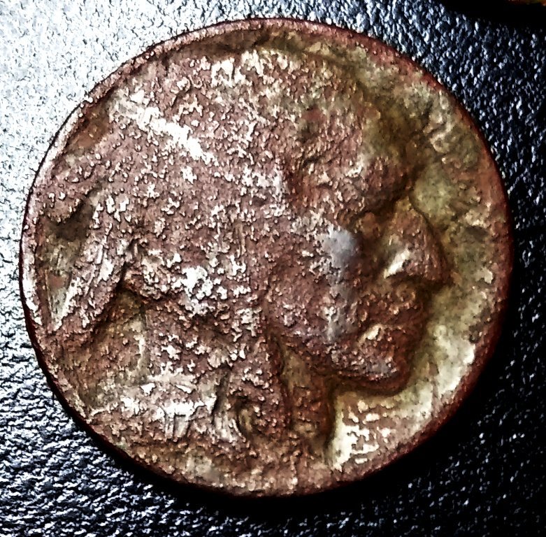 FinderTreasure's tweet photo. Labor Day hunt on private permission. 1917 Buffalo nickel, 1957 Rosie, a few wheats and an old dress #hemweight #3.
I love an old #Buffalo #nickel! #MinelabEquinox800 #MetalDetecting https://t.co/1cQNK8lYNB