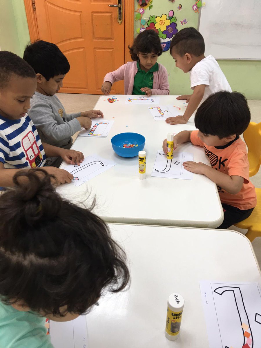 LittleVillageQA's tweet photo. هيا لنزين حرف الباء (ب) مع طلاب KG1 😍 https://t.co/s3vNBn7Ezt