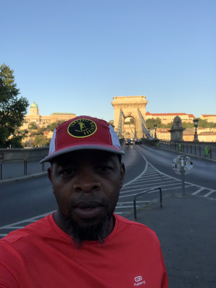 afrikatau's tweet photo. Tourist in running gear #Loverunning #Irunbudapest #RunBudapest #margaretisland #fatcatsac #Thesisruncru#stallions https://t.co/W3FxXm5ffF