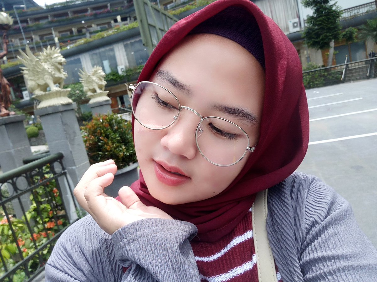 Cieeee lgi musim ditinggal nikah mantan yah wkwkwk up 😵sama ko ngalamin bahkan yg ke 2kali nyah 😁😁😂 insyallah bisa dan pasti bahagia ko mskipun yg kedua kalinya ini yg yg ke duanya sangat 💔💔💔. Ikhlas. Selamat berbahagia mantan 😂😂😇😕