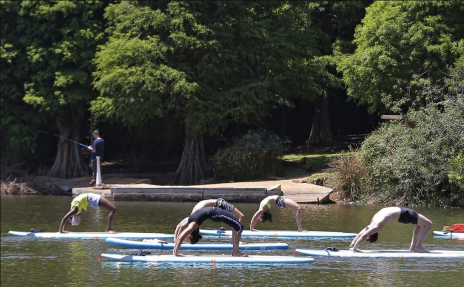 sharksups's tweet photo. This must be  a very challenge sport. If with no high balance,you will fall into the water. 😅😅I also dream that one day I can do like this . https://t.co/QgRMtxIrwz